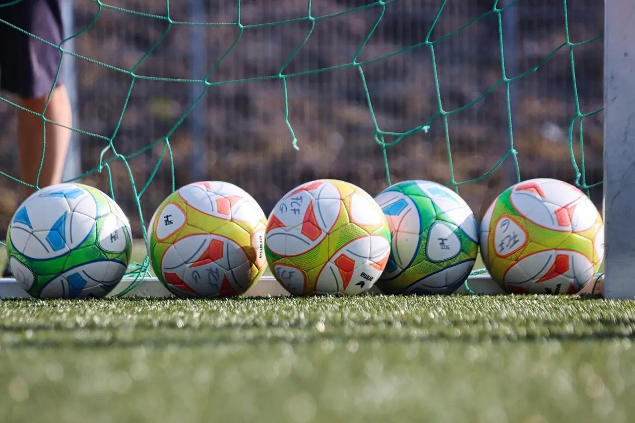 Sent drama, tætte opgør og klar udebanesejr – runde 18 i Regionalliga Südwest 2025/26