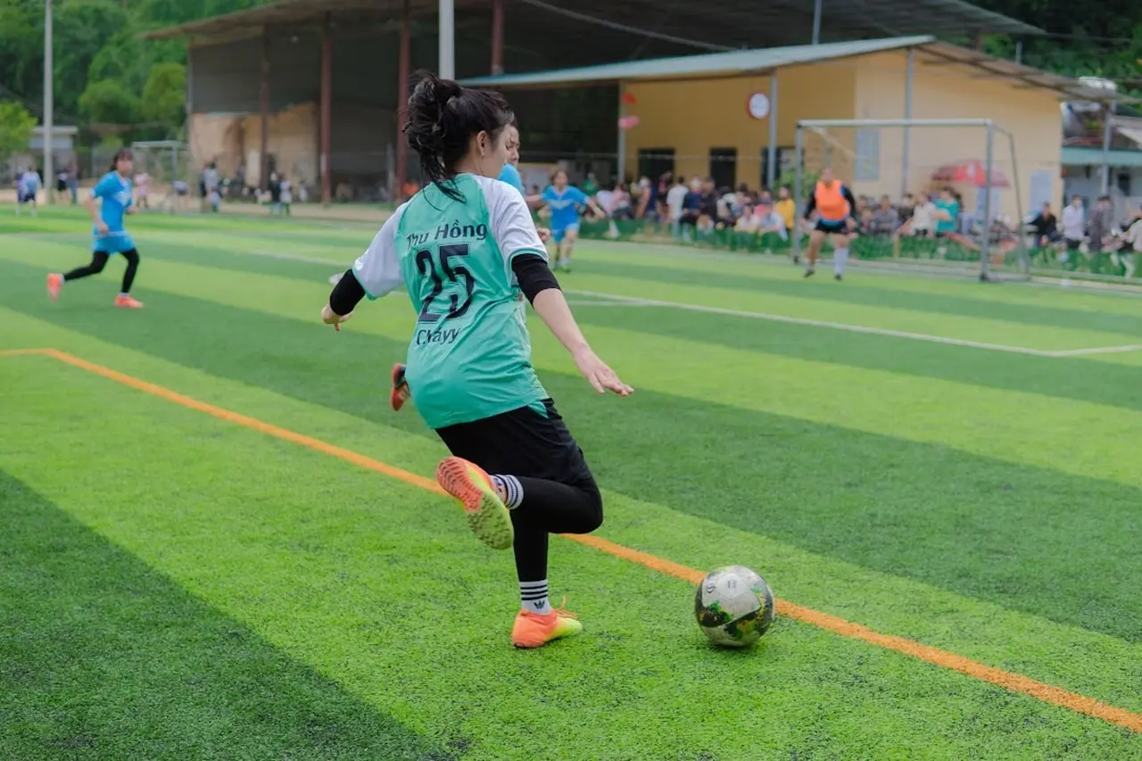 Smalle sejre, sene udligninger og en femmålslektion: 2. Bundesliga, runde 32, samlet af fodboldityskland.dk